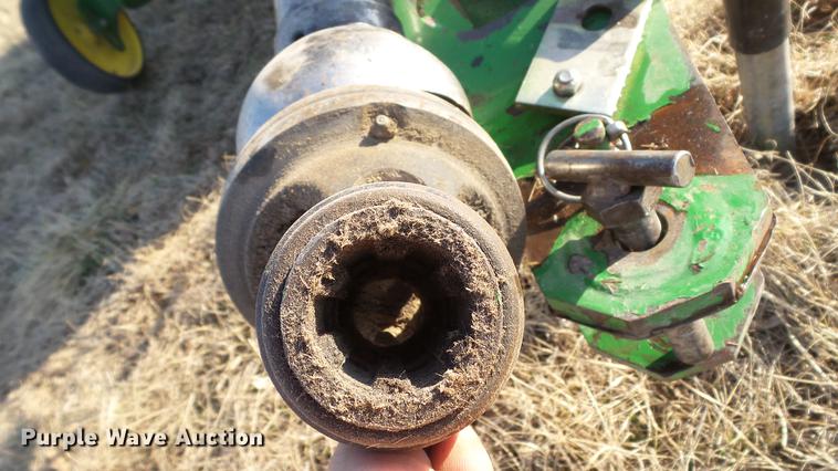 image for item DC5586 2002 John Deere 467 round baler