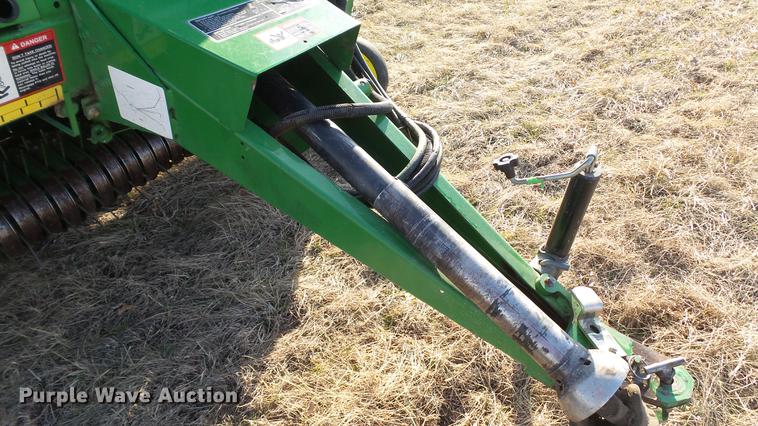 image for item DC5586 2002 John Deere 467 round baler