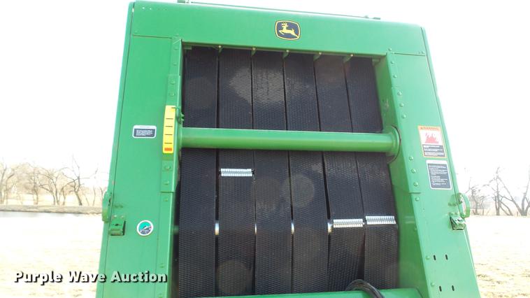 image for item DC5586 2002 John Deere 467 round baler