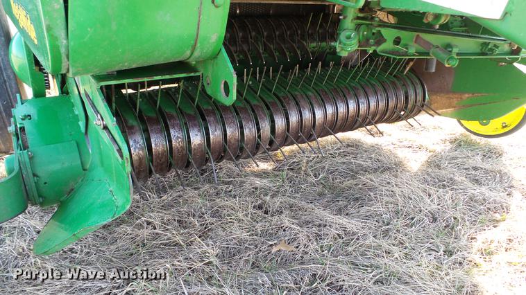 image for item DC5586 2002 John Deere 467 round baler