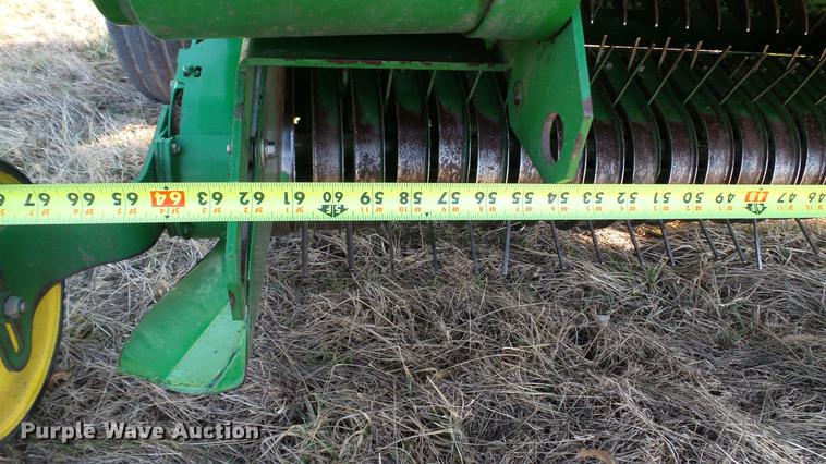 image for item DC5586 2002 John Deere 467 round baler