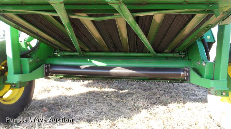 image for item DC5586 2002 John Deere 467 round baler