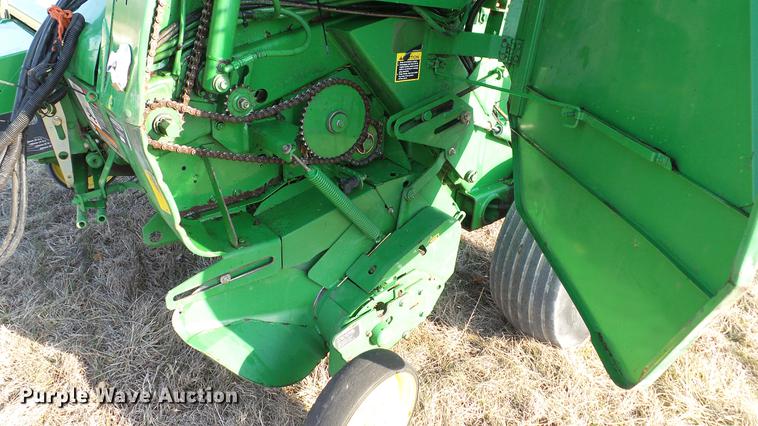 image for item DC5586 2002 John Deere 467 round baler