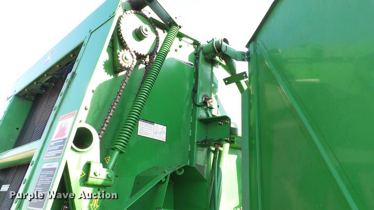 image for item DC5586 2002 John Deere 467 round baler