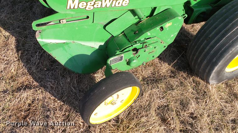 image for item DC5586 2002 John Deere 467 round baler