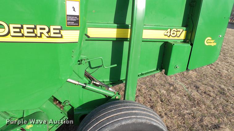 image for item DC5586 2002 John Deere 467 round baler