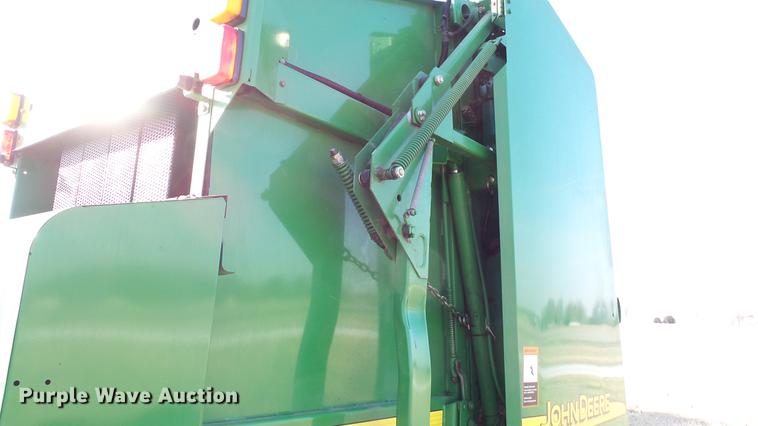 image for item DC5586 2002 John Deere 467 round baler