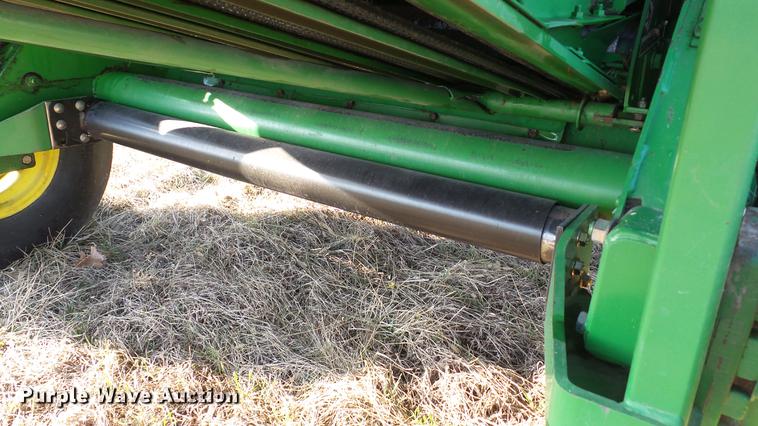 image for item DC5586 2002 John Deere 467 round baler