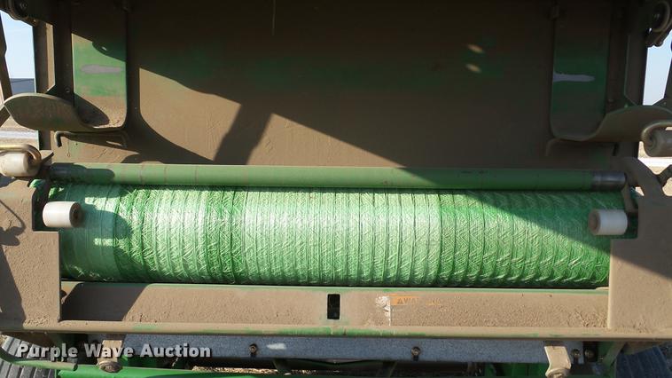 image for item DC5586 2002 John Deere 467 round baler