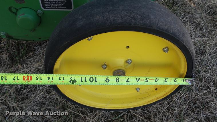 image for item DC5586 2002 John Deere 467 round baler