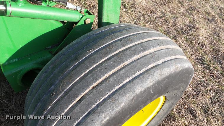 image for item DC5586 2002 John Deere 467 round baler