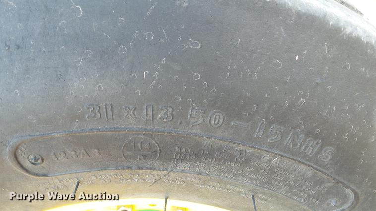 image for item DC5586 2002 John Deere 467 round baler