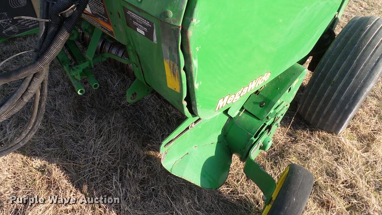 image for item DC5586 2002 John Deere 467 round baler