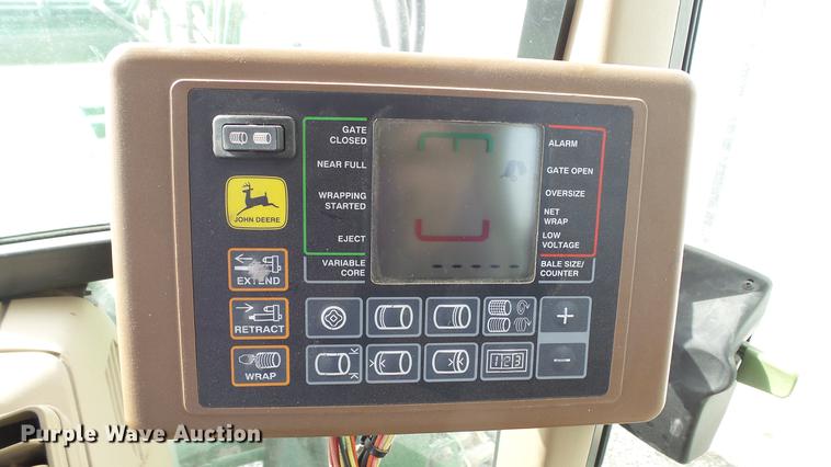 image for item DC5586 2002 John Deere 467 round baler
