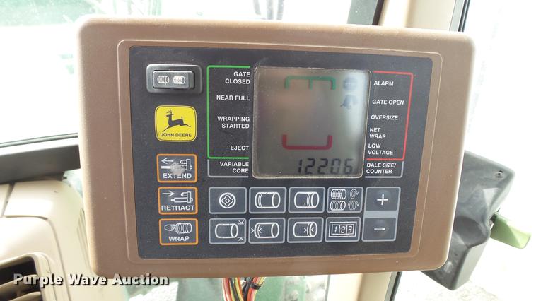 image for item DC5586 2002 John Deere 467 round baler