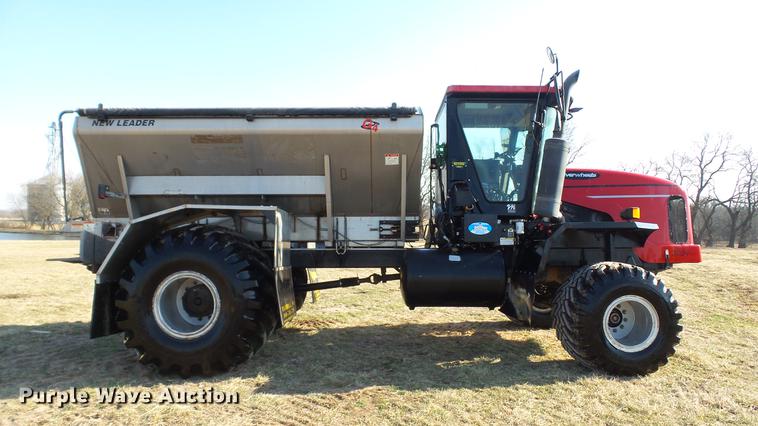 image for item DC5587 2006 Miller Atlas 3004 dry spreader applicator