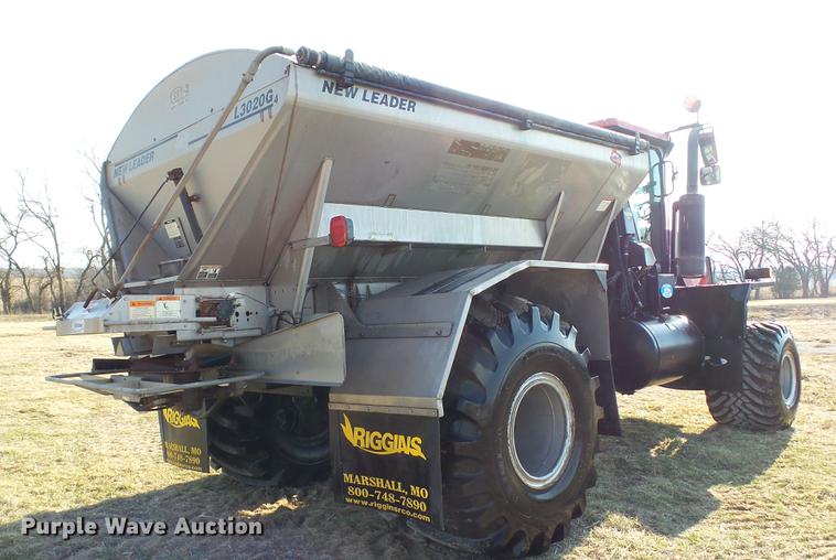 image for item DC5587 2006 Miller Atlas 3004 dry spreader applicator