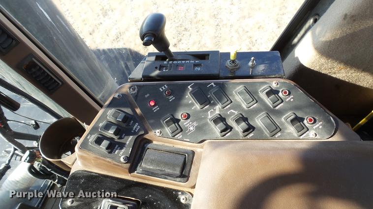 image for item DC5587 2006 Miller Atlas 3004 dry spreader applicator