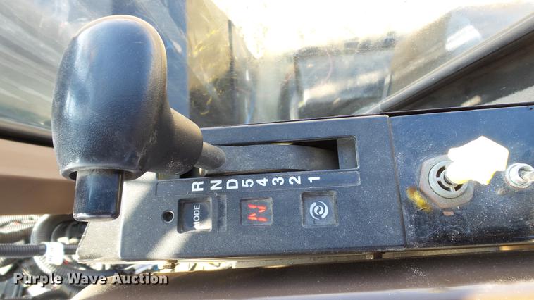 image for item DC5587 2006 Miller Atlas 3004 dry spreader applicator