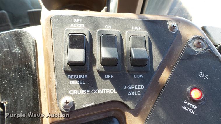 image for item DC5587 2006 Miller Atlas 3004 dry spreader applicator