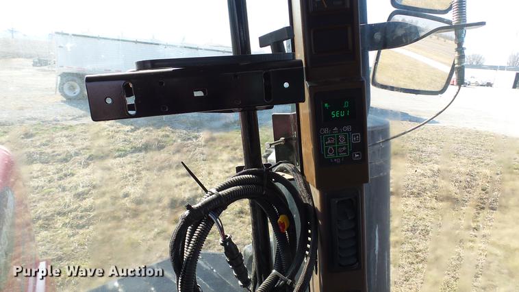 image for item DC5587 2006 Miller Atlas 3004 dry spreader applicator