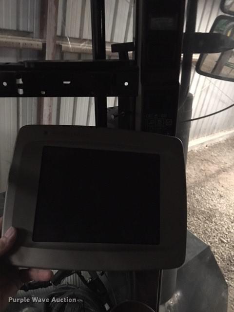 image for item DC5587 2006 Miller Atlas 3004 dry spreader applicator