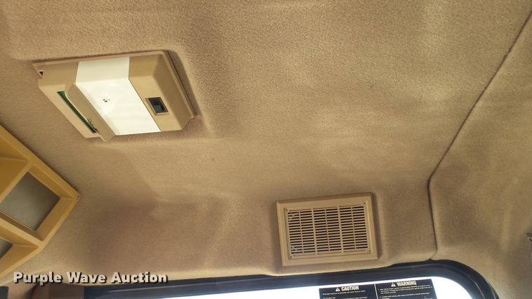 image for item DC5587 2006 Miller Atlas 3004 dry spreader applicator