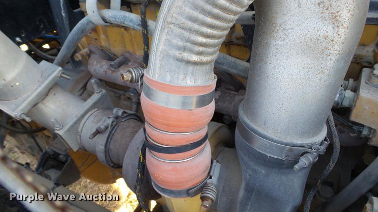 image for item DC5587 2006 Miller Atlas 3004 dry spreader applicator