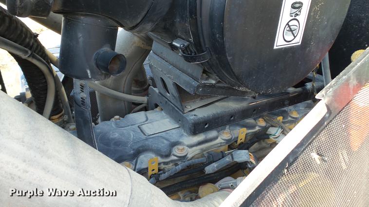 image for item DC5587 2006 Miller Atlas 3004 dry spreader applicator