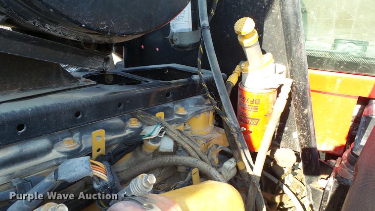 image for item DC5587 2006 Miller Atlas 3004 dry spreader applicator