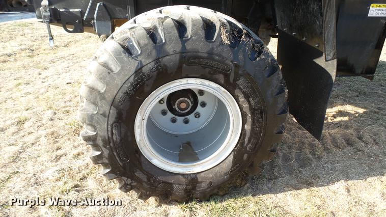 image for item DC5587 2006 Miller Atlas 3004 dry spreader applicator