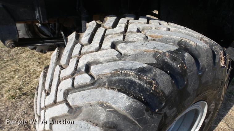 image for item DC5587 2006 Miller Atlas 3004 dry spreader applicator