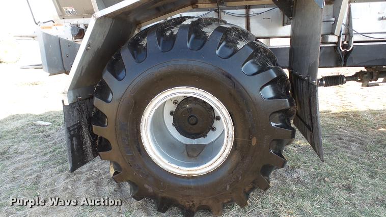 image for item DC5587 2006 Miller Atlas 3004 dry spreader applicator