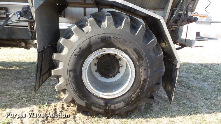 image for item DC5587 2006 Miller Atlas 3004 dry spreader applicator