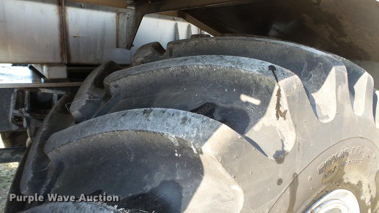 image for item DC5587 2006 Miller Atlas 3004 dry spreader applicator