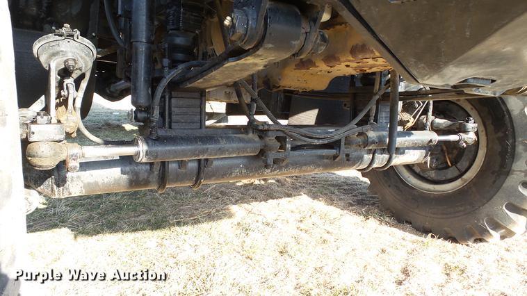 image for item DC5587 2006 Miller Atlas 3004 dry spreader applicator