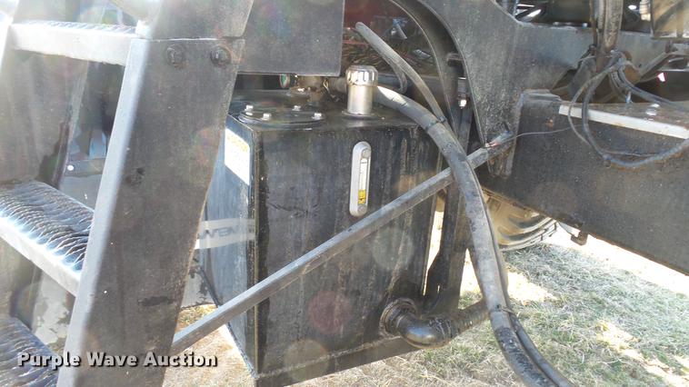 image for item DC5587 2006 Miller Atlas 3004 dry spreader applicator