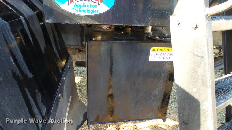 image for item DC5587 2006 Miller Atlas 3004 dry spreader applicator