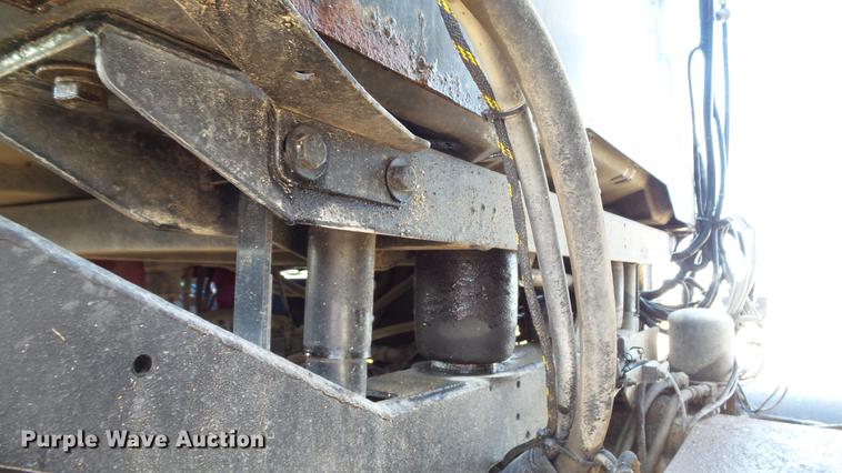 image for item DC5587 2006 Miller Atlas 3004 dry spreader applicator