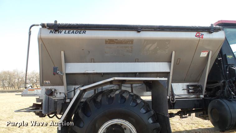 image for item DC5587 2006 Miller Atlas 3004 dry spreader applicator