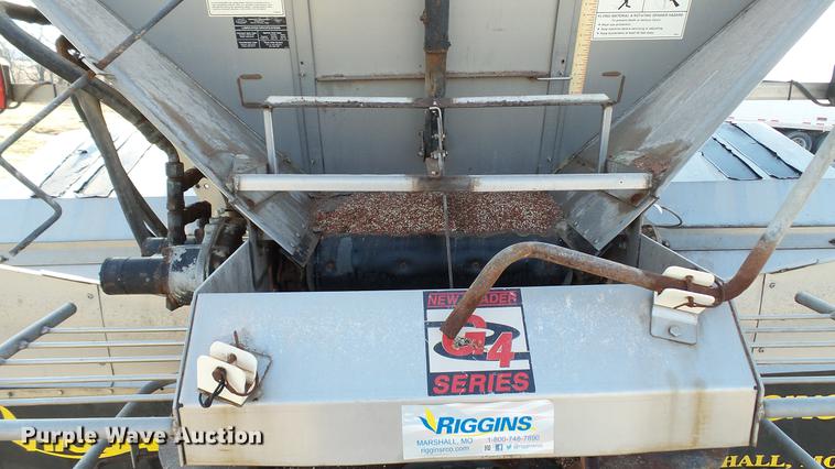 image for item DC5587 2006 Miller Atlas 3004 dry spreader applicator