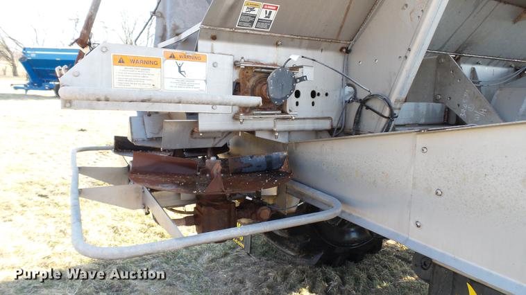 image for item DC5587 2006 Miller Atlas 3004 dry spreader applicator