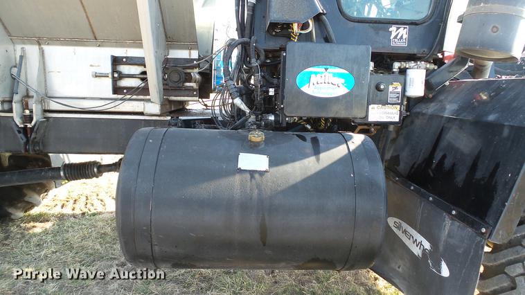 image for item DC5587 2006 Miller Atlas 3004 dry spreader applicator