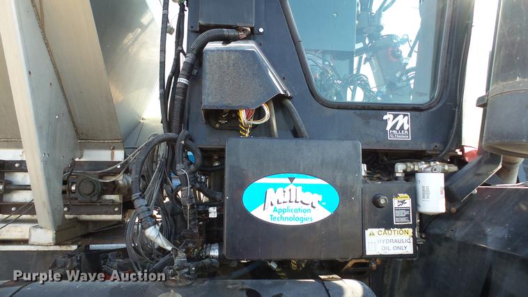 image for item DC5587 2006 Miller Atlas 3004 dry spreader applicator