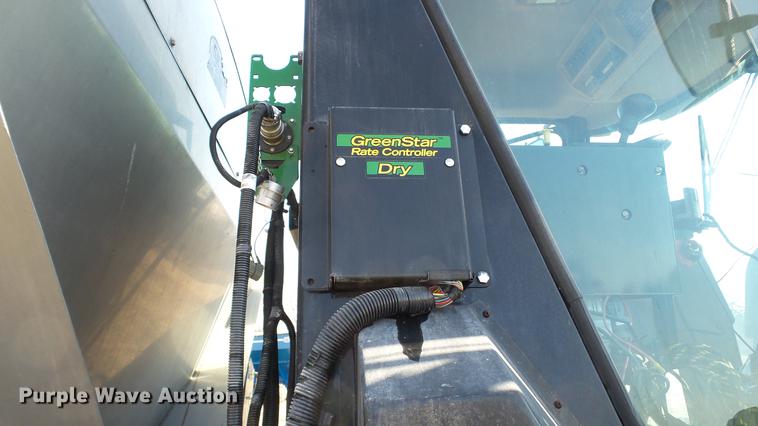 image for item DC5587 2006 Miller Atlas 3004 dry spreader applicator