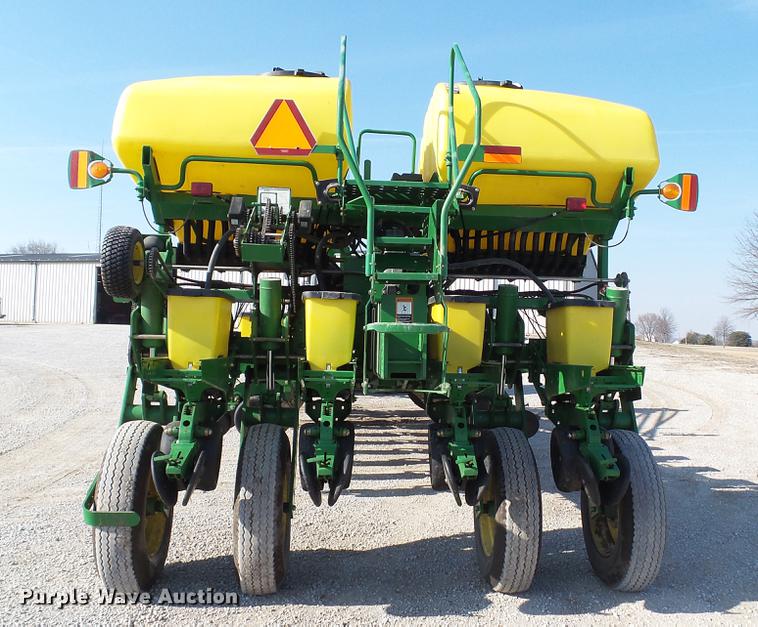 image for item DC5588 2005 John Deere 1770NT CCS MaxEmerge XP planter