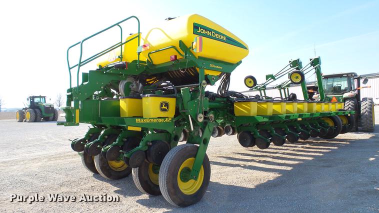 image for item DC5588 2005 John Deere 1770NT CCS MaxEmerge XP planter