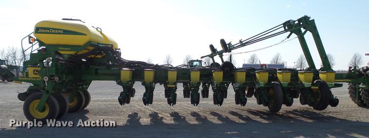 image for item DC5588 2005 John Deere 1770NT CCS MaxEmerge XP planter