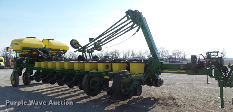image for item DC5588 2005 John Deere 1770NT CCS MaxEmerge XP planter