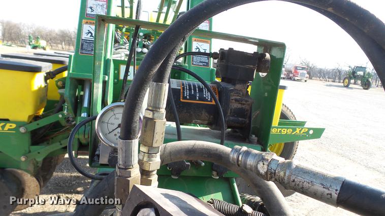 image for item DC5588 2005 John Deere 1770NT CCS MaxEmerge XP planter